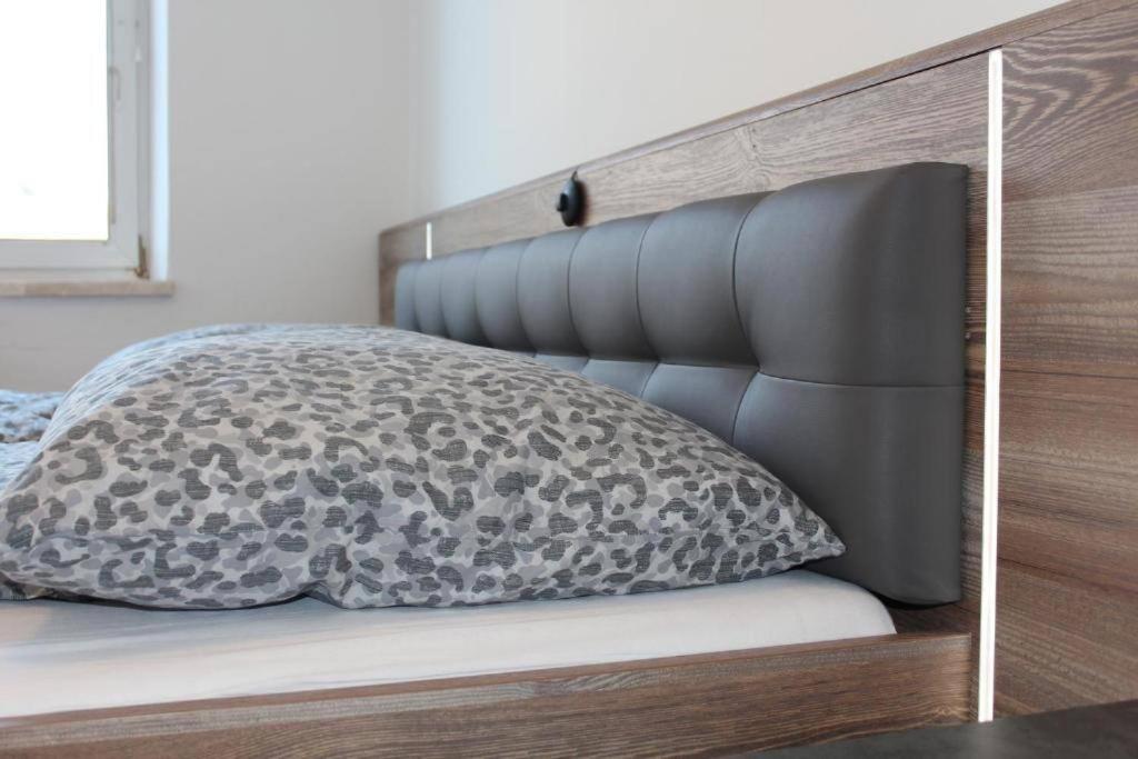 Zum Breyer Bnb City Apartment Baden Buitenkant foto